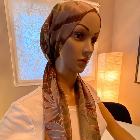 Vintage Liz Claibourne Neutral Leaves Scarf - Picture 5 of 5